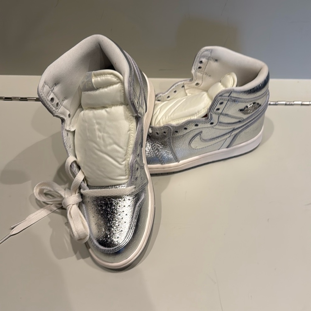 Silver jordans size 6.5